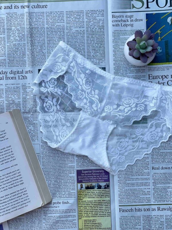 WHITE LACE BLOSSOM DELIGHT PANTY